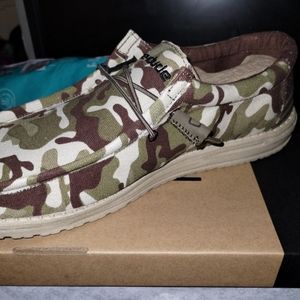 Hey dudes camo flag men's